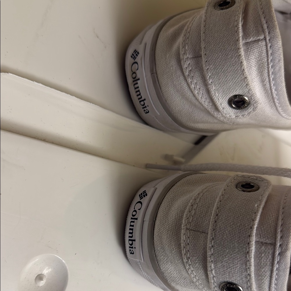 Columbia White Canvas Sneakers Casual Low-Top Design - Picture 3 of 9